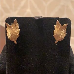Krementz Screw back earrings